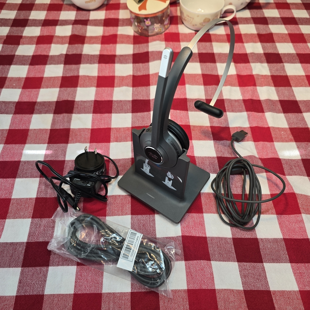 Cisco Wireless Headset with Charging Stand